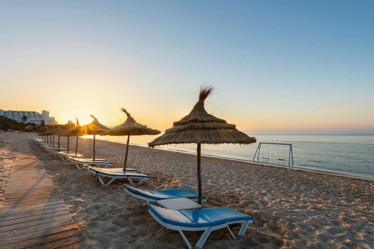 Radisson Blu Resort & Thalasso Hammamet Dış mekan fotoğraf Sunset at the beach of Portals Nous