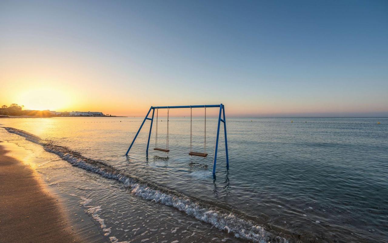Radisson Blu Resort & Thalasso Hammamet Dış mekan fotoğraf Sunset at the beach