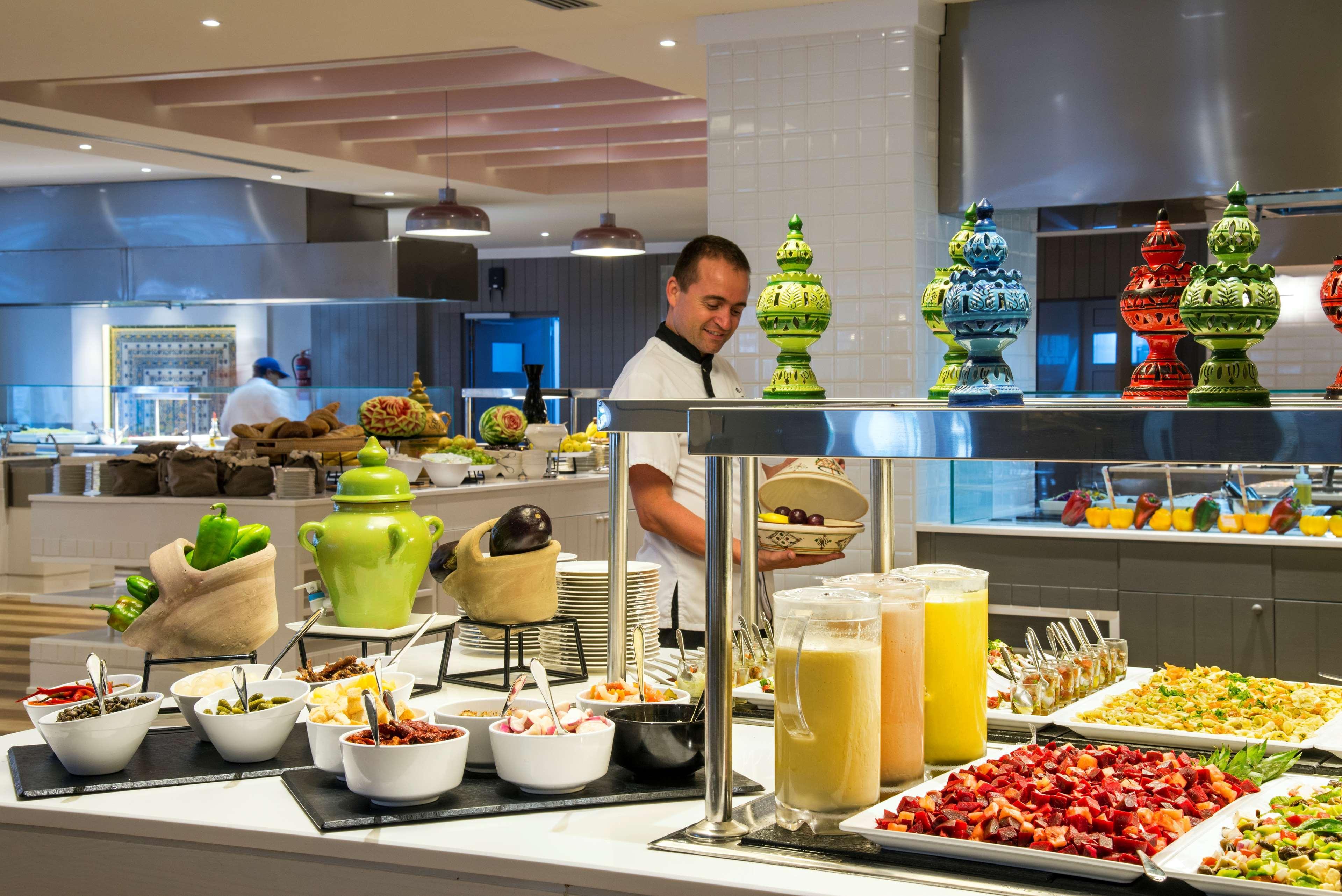 Radisson Blu Resort & Thalasso Hammamet Dış mekan fotoğraf A buffet at a hotel