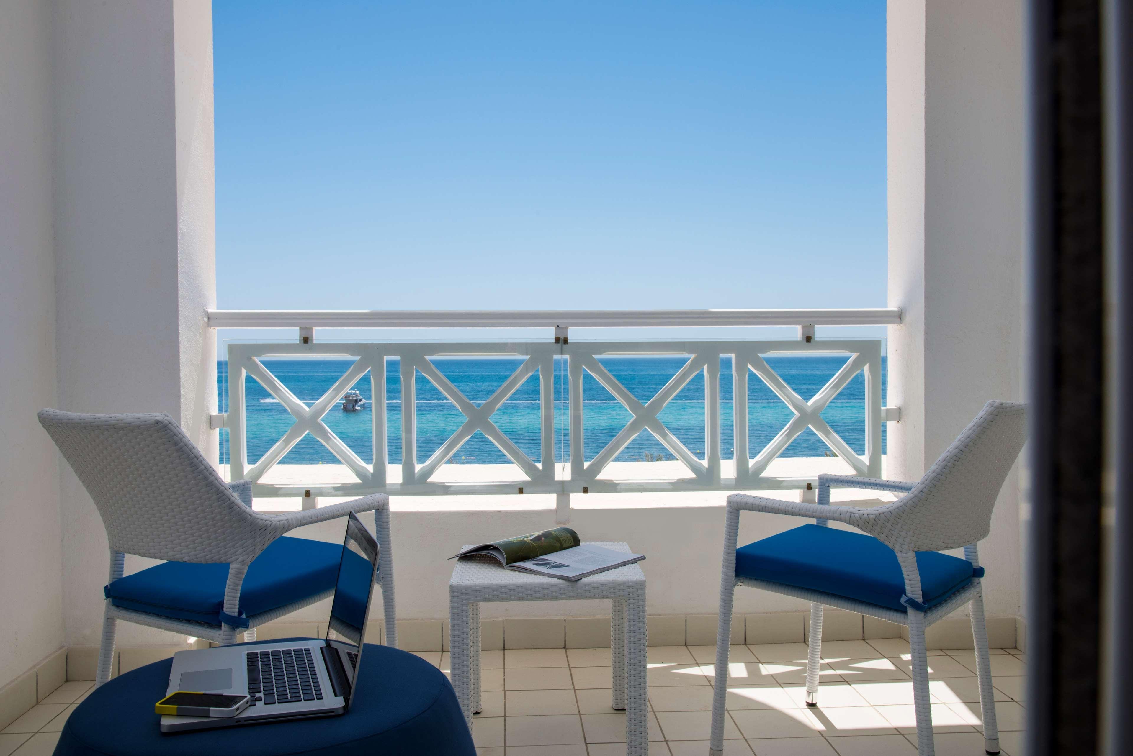 Radisson Blu Resort & Thalasso Hammamet Dış mekan fotoğraf Balcony of a room at the Iberostar Grand Hotel Bávaro