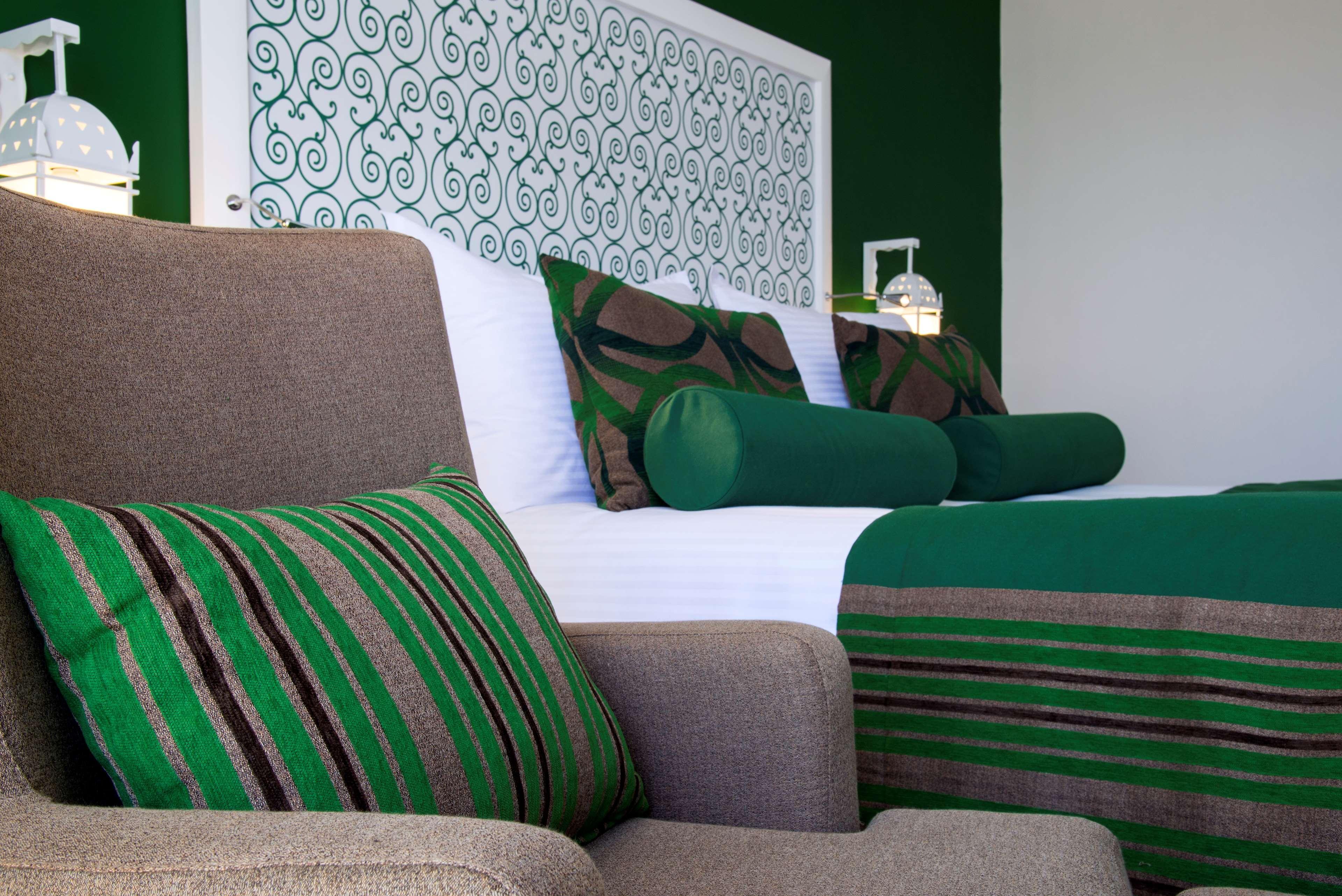 Radisson Blu Resort & Thalasso Hammamet Dış mekan fotoğraf A bed with cushions