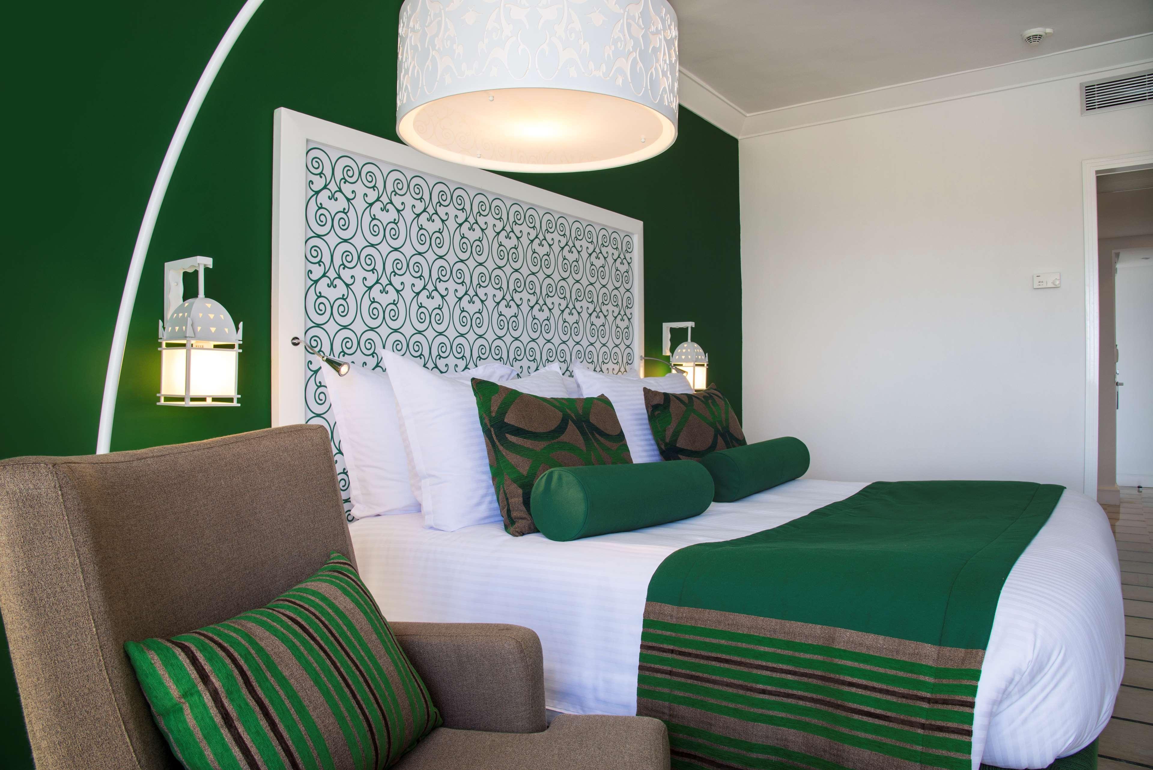 Radisson Blu Resort & Thalasso Hammamet Dış mekan fotoğraf A bedroom at the hotel