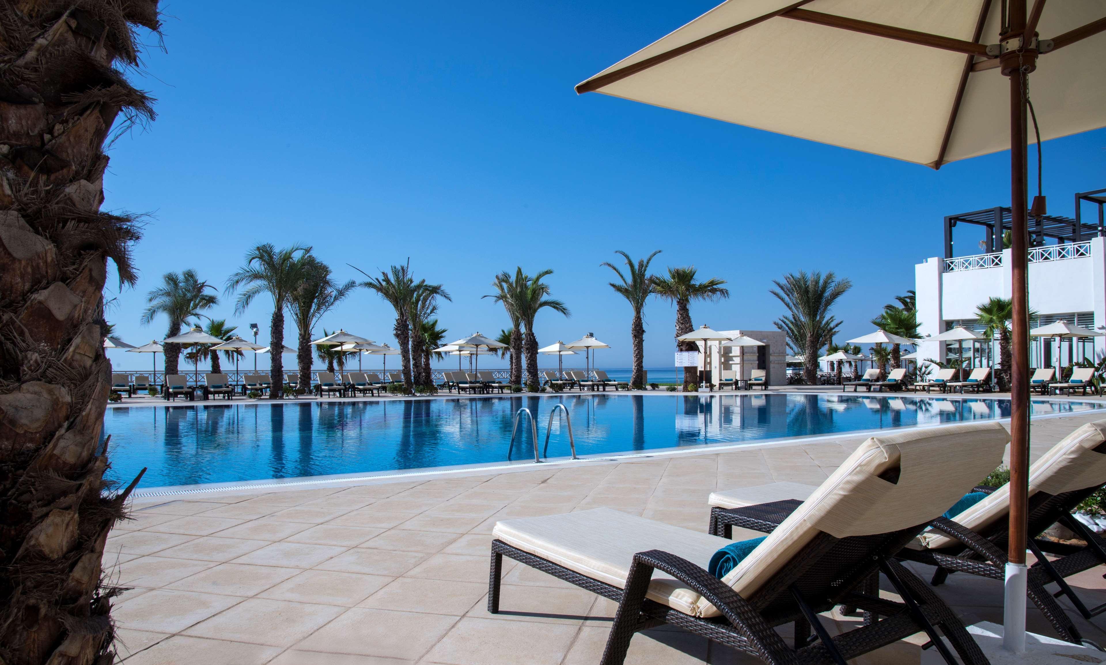 Radisson Blu Resort & Thalasso Hammamet Dış mekan fotoğraf The pool at the Royal Beach Palace